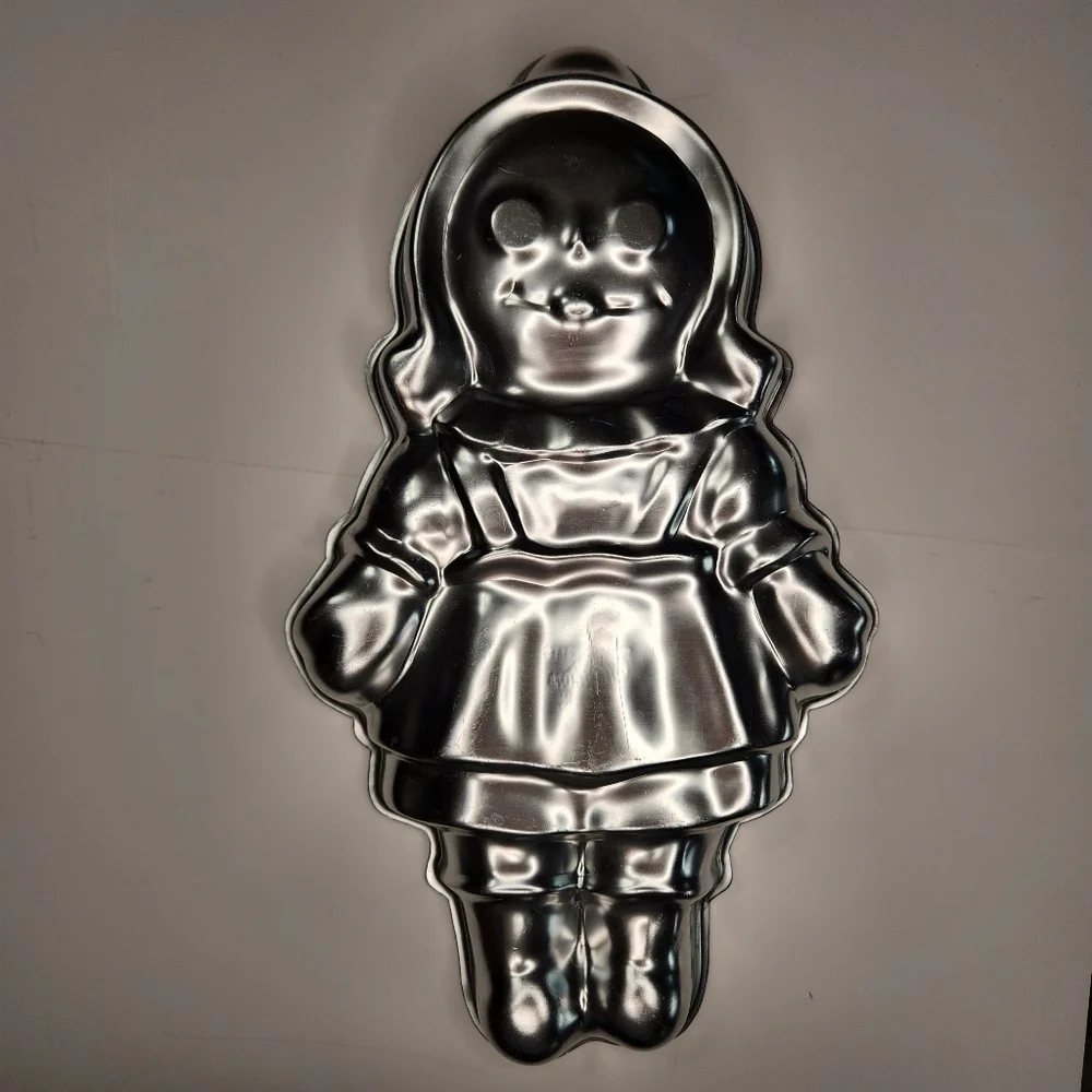 Wilton Vintage Storybook Cake Pan Rag Doll Mold Tin Shapely Cakes Party Birthday